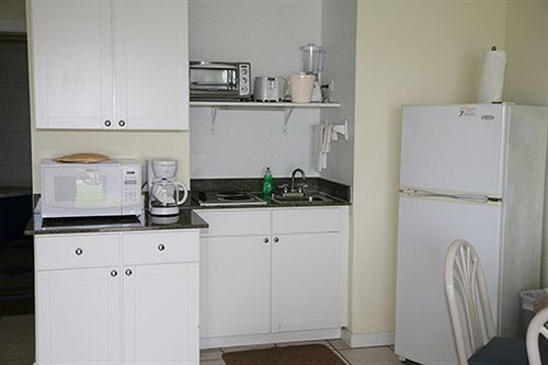 Traders Inn Beach Club Ормонд Бич Экстерьер фото